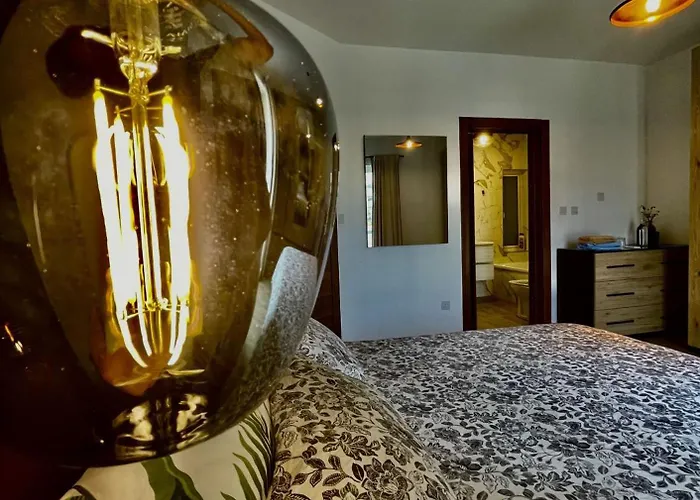 Airport Accommodation Bedroom With Bathroom Self Check In And Self Check Out Air-Condition Included