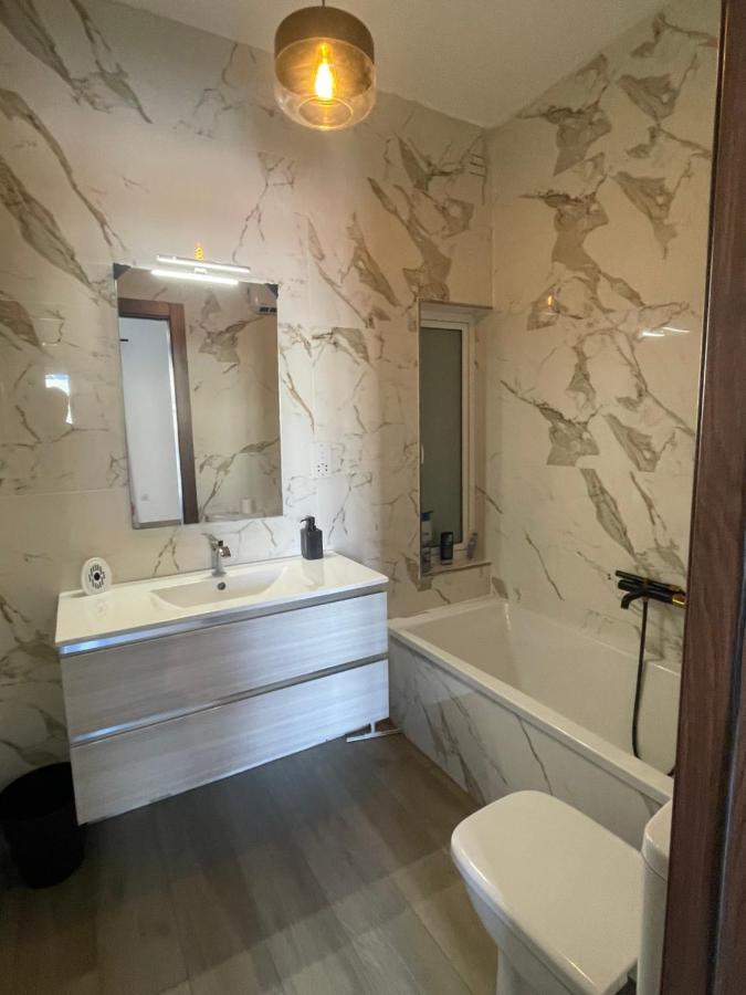 Airport Bedroom With Bathroom Self Check In And Self Check Out Air-condition Included Homestay
