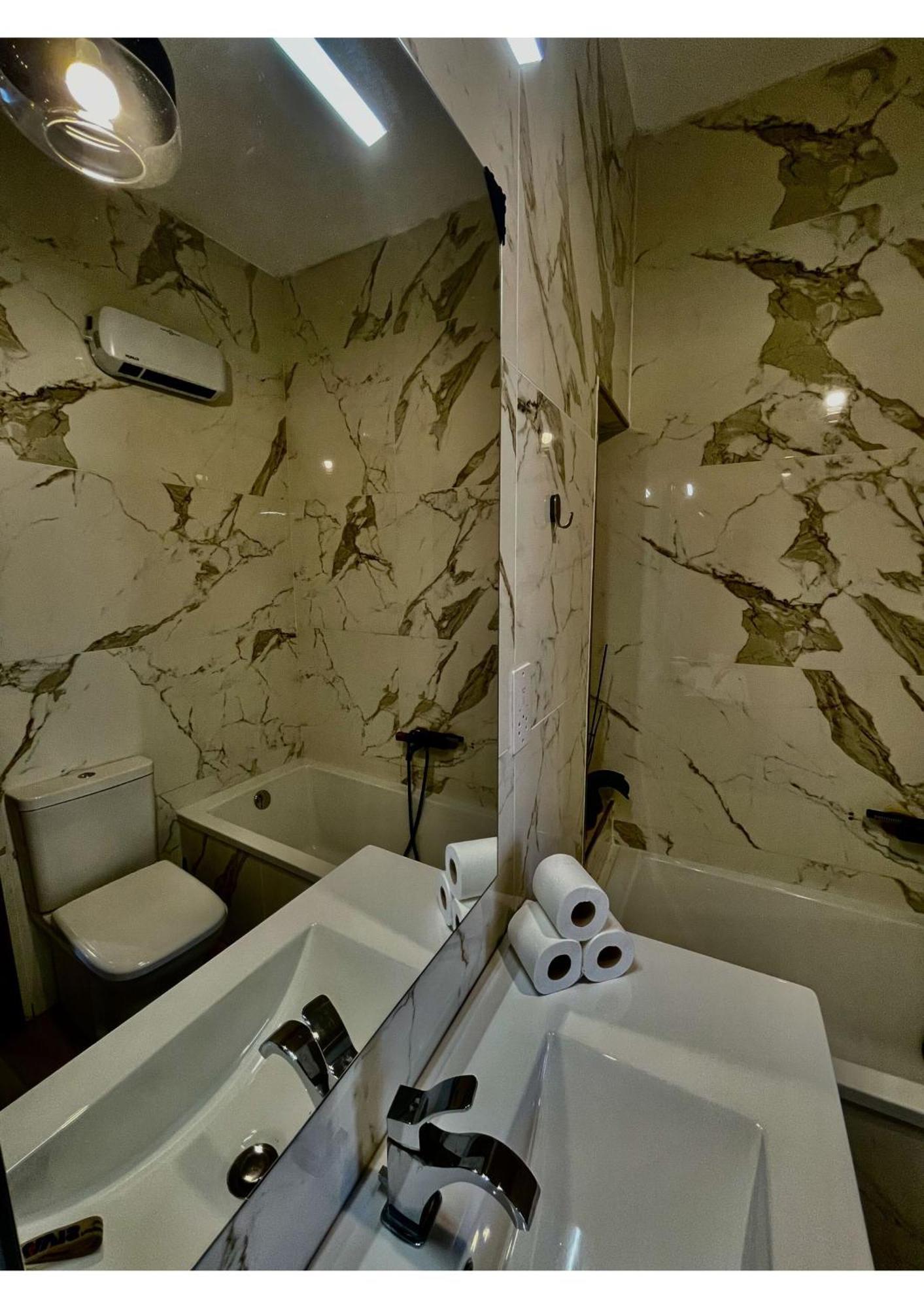 Homestay Airport Bedroom With Bathroom Self Check In And Self Check Out Air-condition Included Mqabba