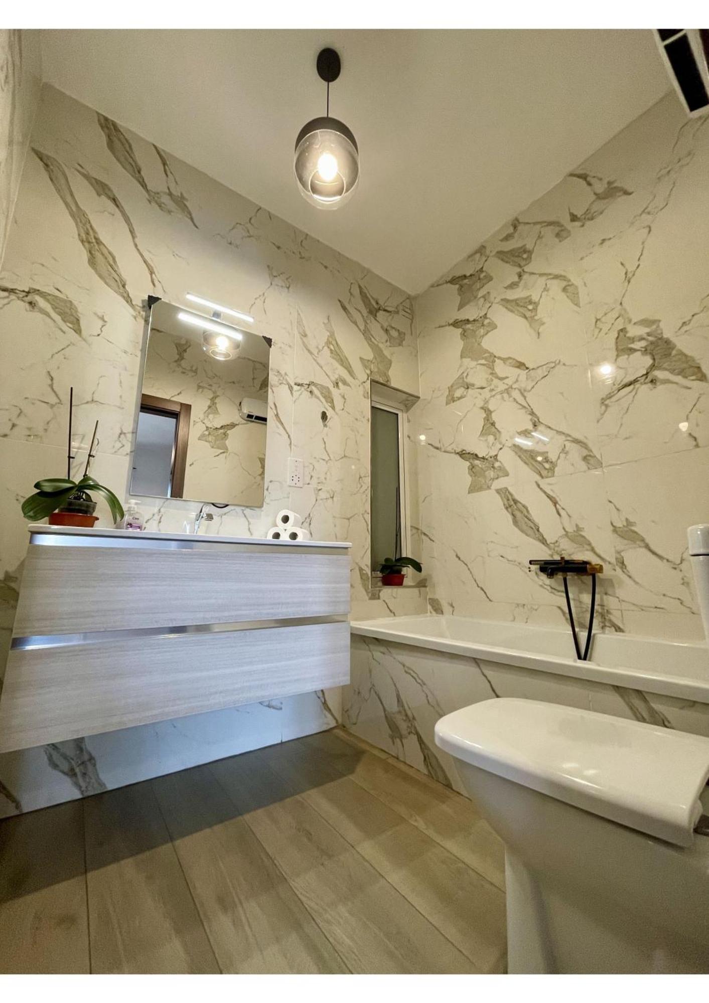 Homestay Airport Bedroom With Bathroom Self Check In And Self Check Out Air-condition Included *