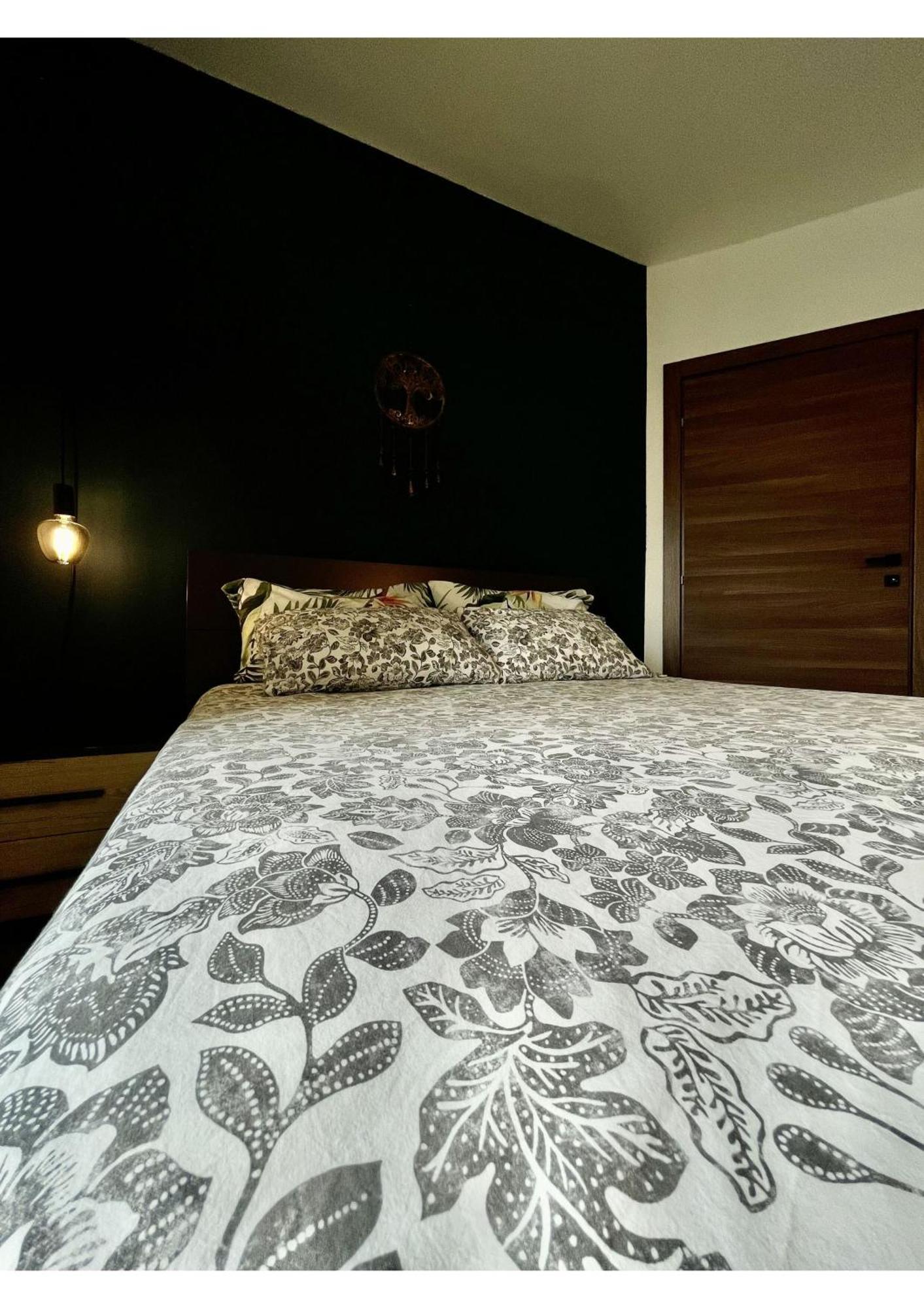 Homestay Airport Bedroom With Bathroom Self Check In And Self Check Out Air-condition Included