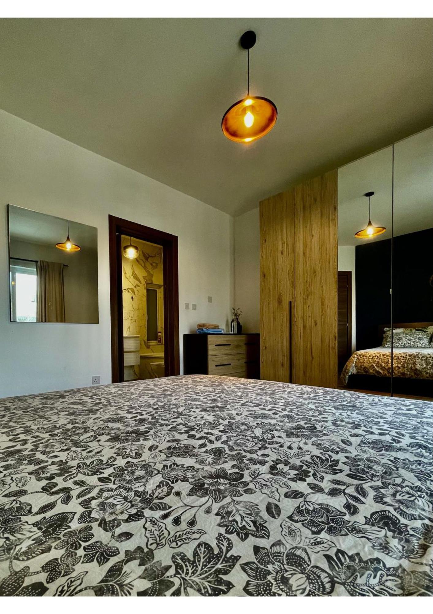 Homestay Airport Bedroom With Bathroom Self Check In And Self Check Out Air-condition Included *